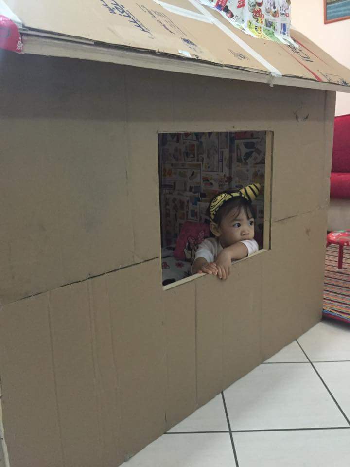 DIY cardboard playhouse 02