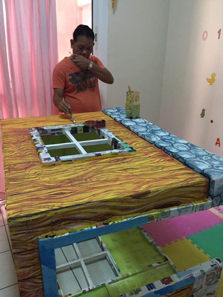 DIY cardboard playhouse 04