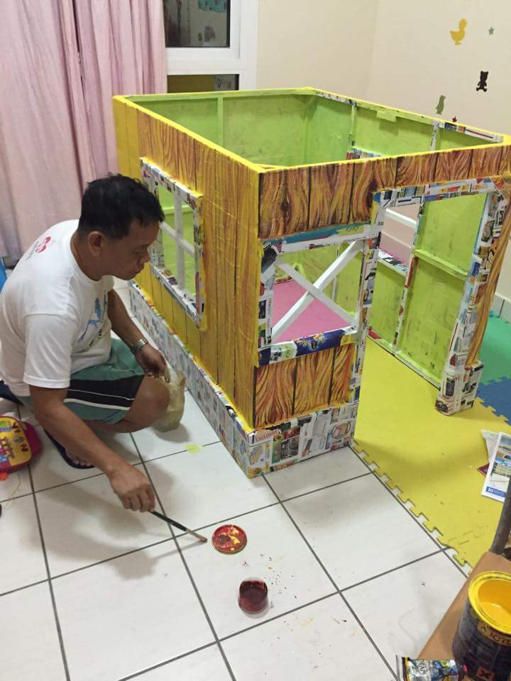 DIY cardboard playhouse 05